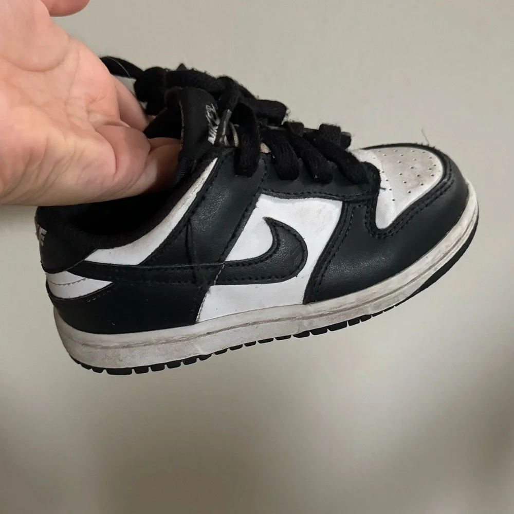 Nike Dunks Pandas - Picture 1 of 2
